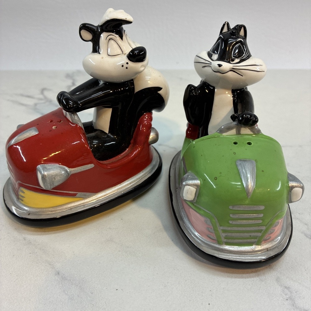Pepe Le Pew & Penelope Bumper Cars Salt and Pepper Shakers Vtg 2000 Warner Bros